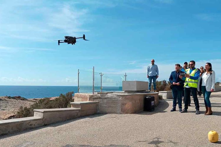El DJI Matrice 30T patrulla las costas de Murcia